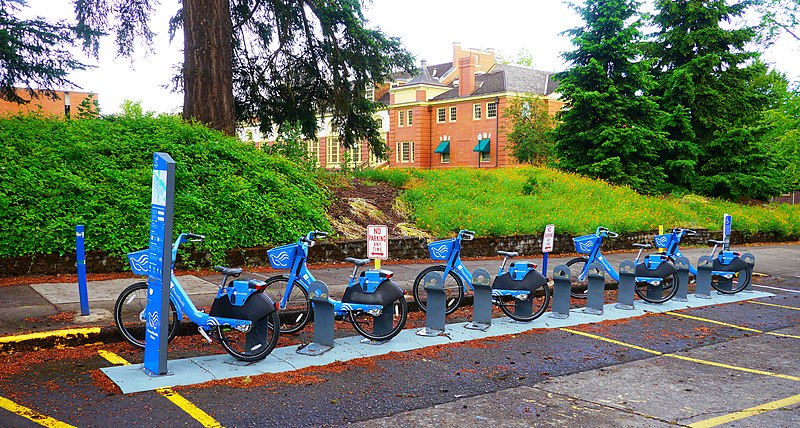 File:PeaceHealth bikes for rent on the University of Oregon campus (49980918738).jpg