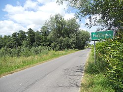 Straße und Straßenschild von Piekiełko, Woiwodschaft Masowien