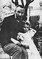 Irène et son père Pierre, vers 1902.