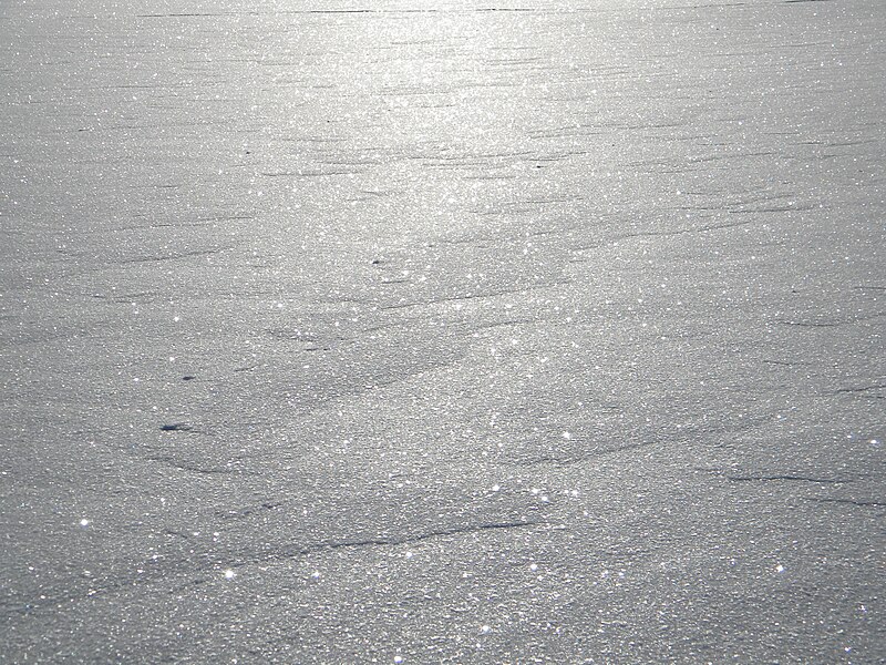 File:Plain ice and snow on Gulf of Finland sea in front of Helsinki in winter 4.jpg