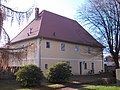 Pfarrhof (Pfarrhaus, zwei Seitengebäude, Einfriedung und Toranlage eines Pfarrhofes)