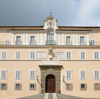 The facade of the Apostolic Palace of Castel Gandolfo in 2015. Pontifical Palace (Castel Gandolfo).jpg