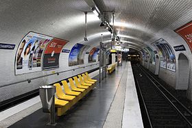 La demi-estación (dirección Gallieni) en los andenes.