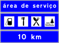 Exemplo de sinal de uma área de serviço a 10km numa autoestrada em Portugal