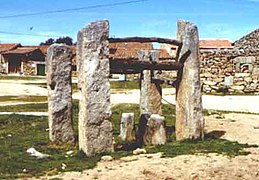 In Navamorales (Salamanca), Spain, the community potro de herrar has a stone belly block to further limit the animal's freedom of movement.