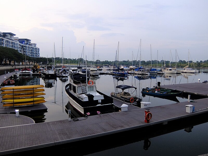 File:Puteri Harbour Marina.jpg