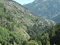 RD 908 entre Uvernet et le col d’Allos. On voit une cabane de cantonniers.