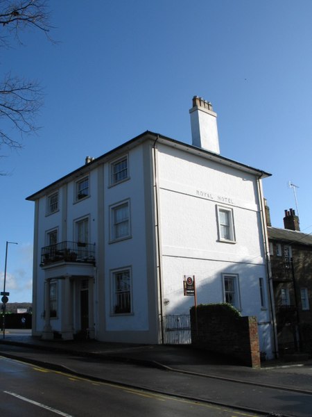 File:Royal Hotel, Tring Station - geograph.org.uk - 1581971.jpg