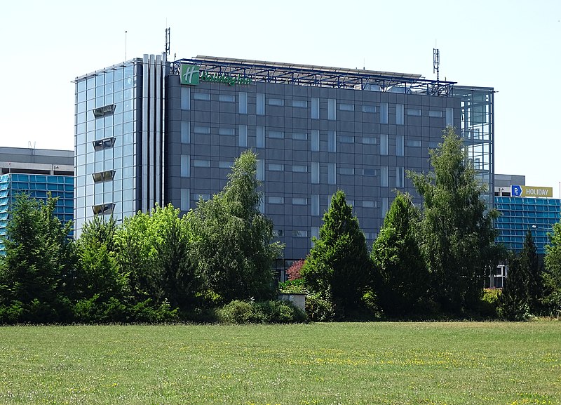 File:Ruzyně, K letišti 32, Holiday Inn.jpg