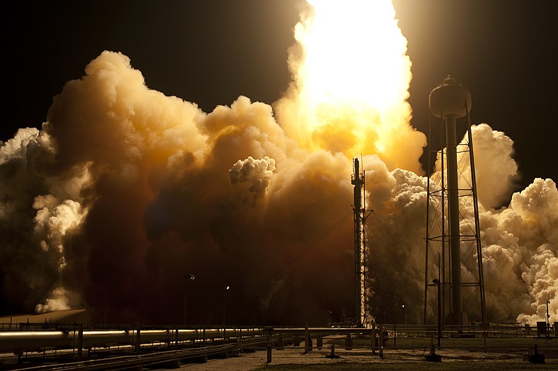 File:STS-131 - LAUNCH - DPLA - 3fe1203e65fcdd2dcb0fb1ee079dad0e.jpg