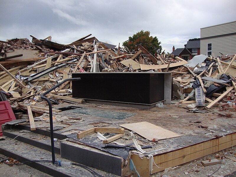 File:Saggio di vino after demolition.JPG