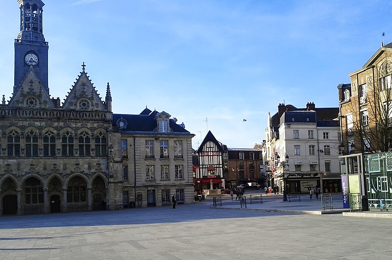 File:Saint-Quentin - panoramio (3).jpg