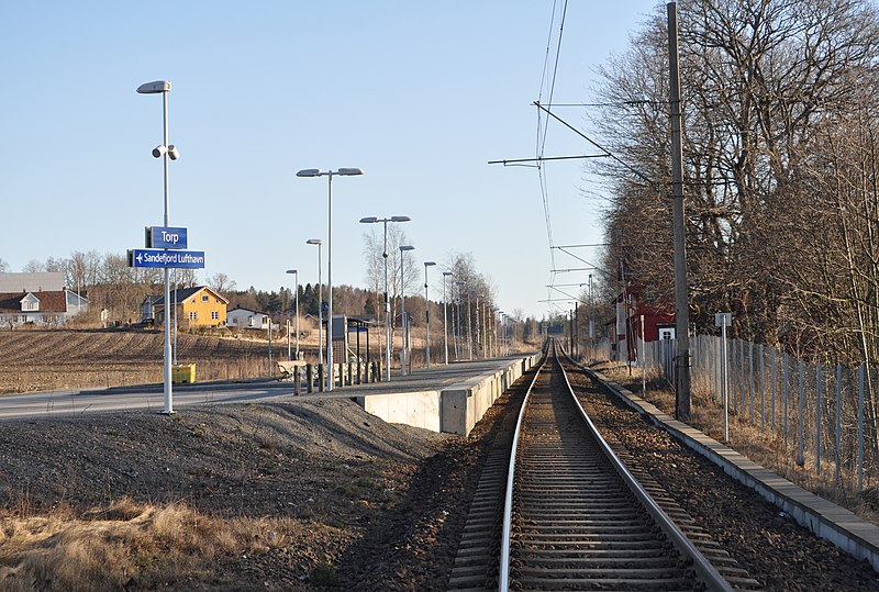 File:Sandefjord Airport, Torp station 01.jpg