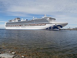 Sapphire Princess au quai 24 à Port de Tallinn 8 Juin 2018.jpg