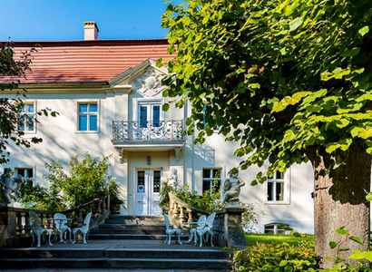 So kommt man zu dem Schloss Blankensee mit den Öffentlichen - Mehr zum Ort Hier