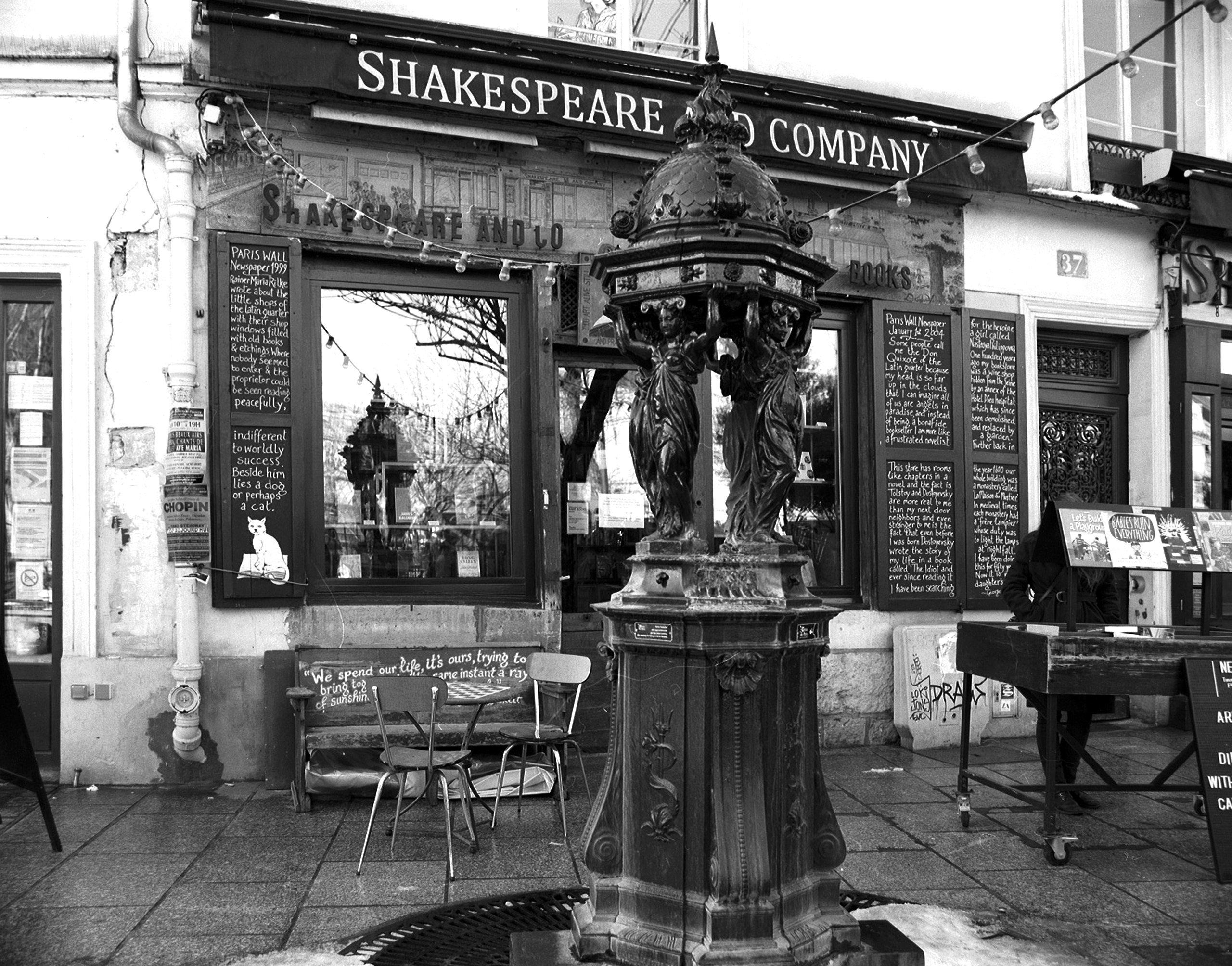 File:03 Shakespeare and Company.jpg - Wikimedia Commons