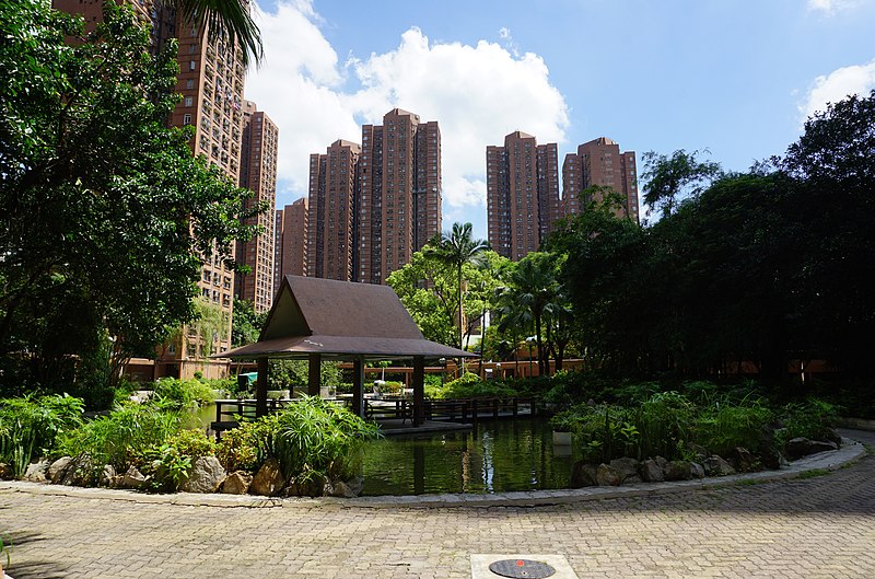 File:Siu Hong Court South Koi Pond and Pavilion.jpg
