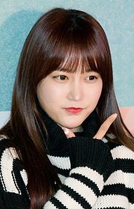 Soyeon à la première vip de Love Jinx, février 2014.jpg