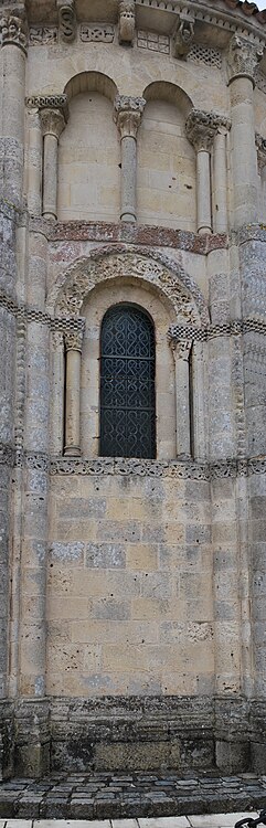 Ábside de la iglesia de St-Vivien-de-Médoc pan 5a.jpg