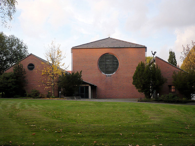 File:St. Albertus Magnus Essen-Katernberg.JPG