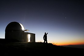 TRAPPIST расположен в куполе, в котором раньше находился телескоп Swiss T70.