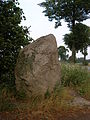 English: Signpost made ​​of field stone Polski: Drogowskaz wykonany z kamienia polnego