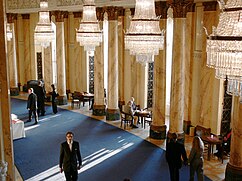 Stuttgart Staatsoper Foyer.jpg