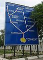 Symbolische wegwijzer in Tashkent, Oezbekistan, waarop onder meer Hamburg, Karachi en Bandar Abbas staan aangegeven.
