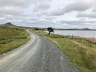 Laguna Te Whanga di Blind Jims Creek. 178m Korako ke kiri, 149m Rangitihi dan 188m Mt Chudleigh ke kanan.