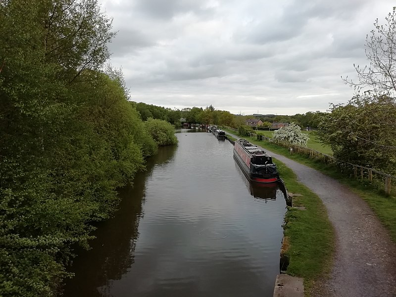 File:The Macclesfield canal at Higher Poynton.jpg