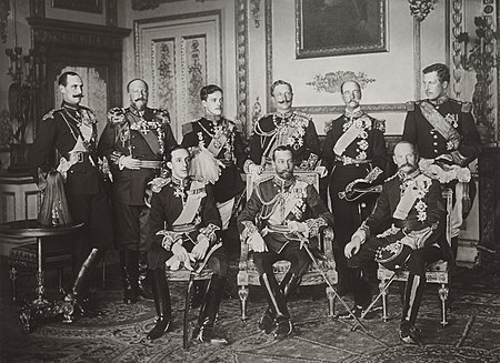 ไฟล์:The Nine Sovereigns at Windsor for the funeral of King Edward VII.jpg