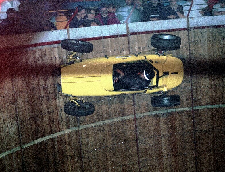File:The Wall of Death at the 1999 Le Mans (51969867647).jpg