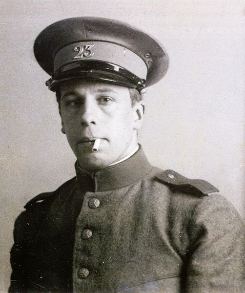 Archivo:Theo van Doesburg in military service.JPG