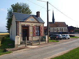 Thorailles'deki belediye binası ve kilise