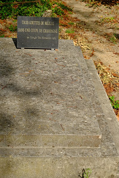 File:Tombe de Teo Hernandez au Père Lachaise à Paris.jpg