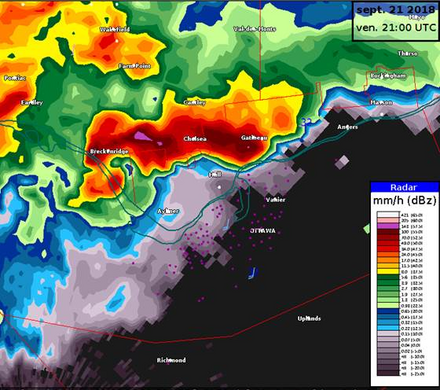 Radar imagery at 2100 UTC (5 pm local) of a tornadic supercell thunderstorm approaching Gatineau, Quebec on September 21. Note the clearly visible hook echo.