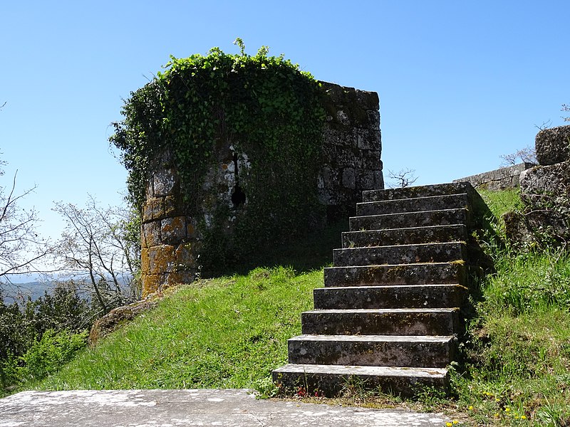 File:Torre castelo A Peroxa.jpg