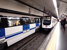 Trenes en metro Santo Domingo.jpg