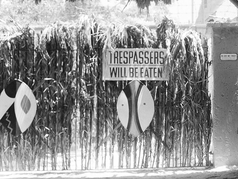 File:Trespassers Will Be Eaten-1407.jpg
