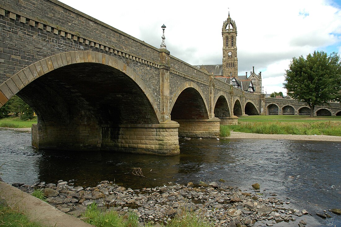 File:Tweed Bridge, Peebles.jpg