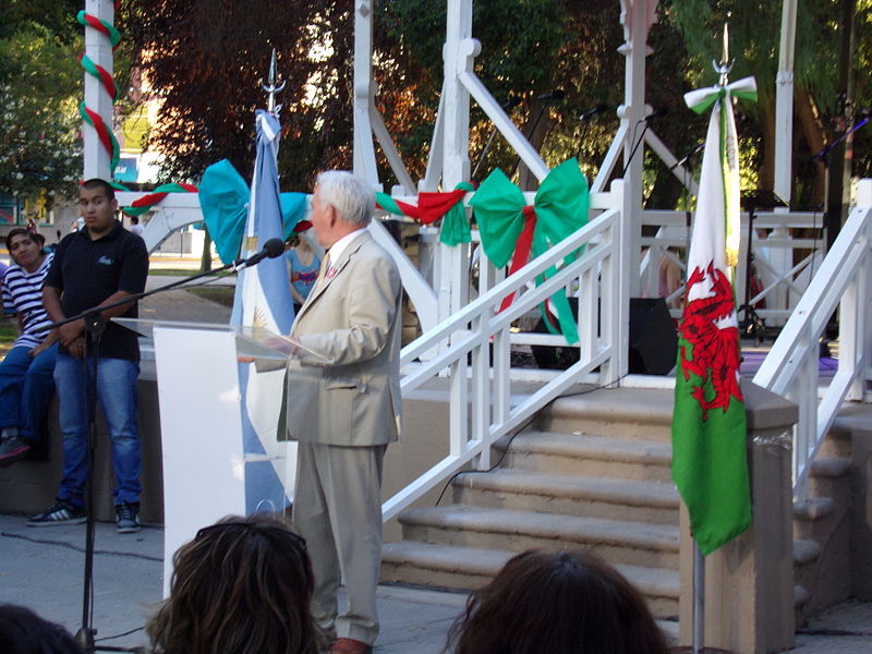 File:Twinning agreement between Trelew, Argentina, and Caernarfon, Wales 50.JPG