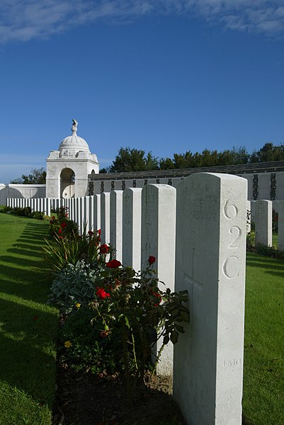 File:Tyne Cot Cemetery te Zonnebeke - 370536 - onroerenderfgoed.jpg