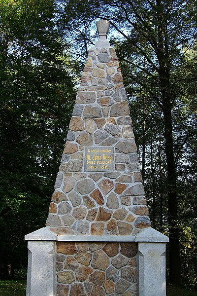 File:Veselí nad Lužnicí, pomník Jana Husa-celkovy pohled.jpg