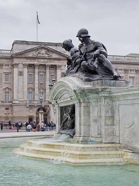 Victoria Memorial and Buckingham Palace - 01.jpg