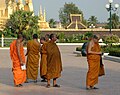 Vientiane-Pha That Luang-18-Moenche-gje.jpg
