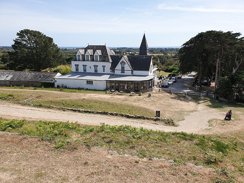 File:View from the Tumulus Saint-Michel, 2019-09-06-3.jpg
