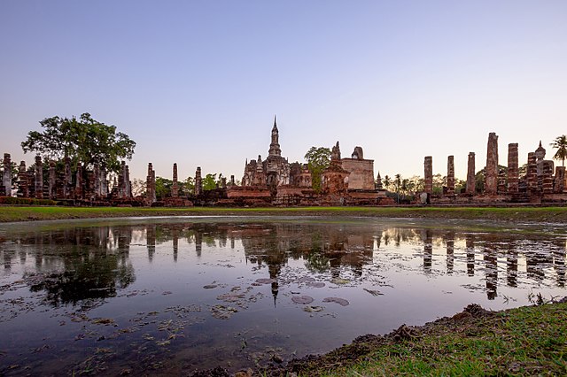 Image: Wat Mahathat Sukhothai before sunset