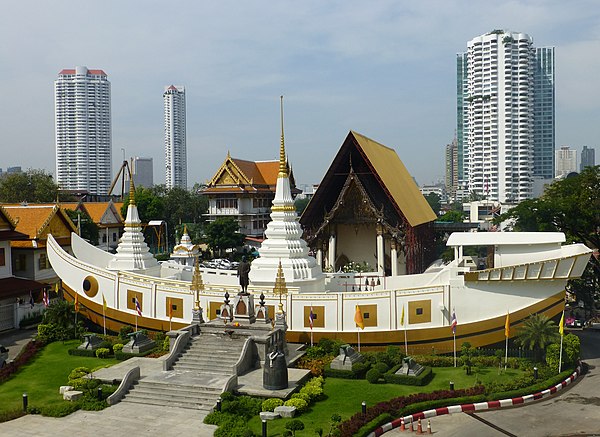 Wat Yannawa was patronised by Nangklao, who ordered the temple enlarged and constructed many new structures within. The temple is shaped like a Chines