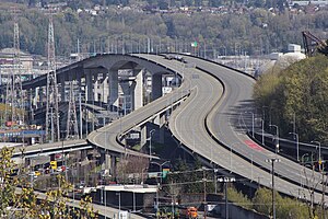 West Seattle Jembatan utama, dilihat dari sisi barat - April 2020.jpg