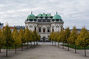 Deutsch: An der Ostseite des Oberen Belvederes in Wien befindet sich ein Kaffeehaus. Auf dem Platz davor befand sich früher die Menagerie des Schlosses. English: On the east side of the Belvedere in Vienna there is a café. Formerly in the place in front of the cafè there was the menagerie of the castle.